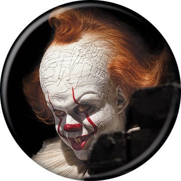 IT CHAPTER TWO Pinback Button Badge - Pennywise Side View - Classic Horror Movie! - Round 1.25" Button - Stephen King Pennywise